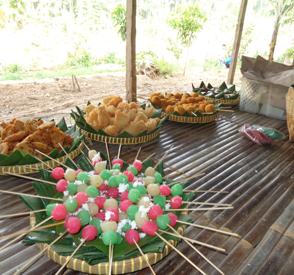 Pasar Srawung Pinggir Kali Oya