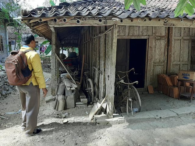 rumah suraji dan wayem sebelum bedah rumah