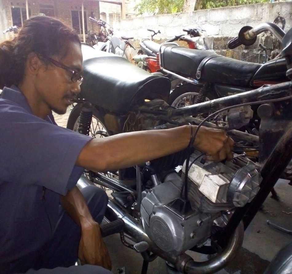 Buka Bengkel Motor di Desa, Purnomo Kerap Dimintai Tolong Memperbaiki Kendaraan di Tengah Malam
