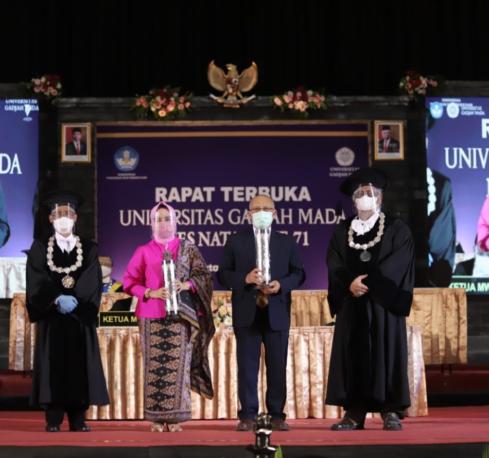 Inventor GeNose Kuwat Triyono Terima Penghargaan Anugerah UGM 2020