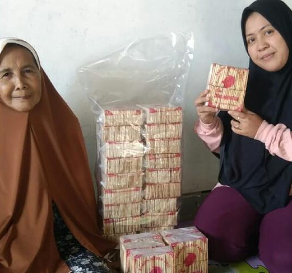 Nur Laela, Produksi Sagon Teruskan Usaha Orangtua