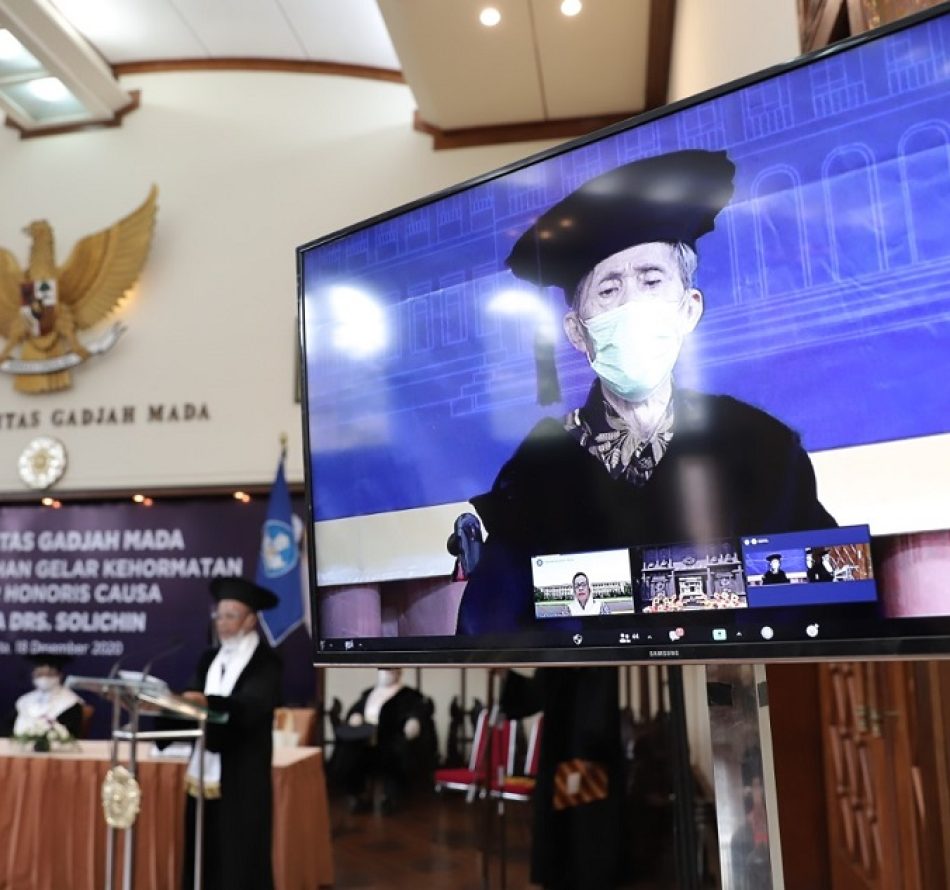 UGM Menganugerahkan Gelar Doctor Honoris Causa pada Solichin