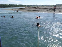 Anak 9 Tahun Terbawa Arus di Muara Sungai Serang
