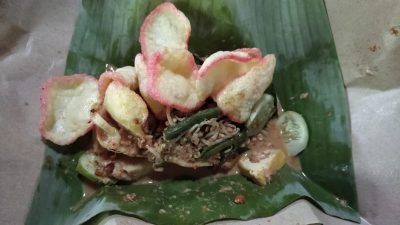 Warung Trubus Pak Gendut Sajikan Menu Khas Lotek dan Rujak Sehat