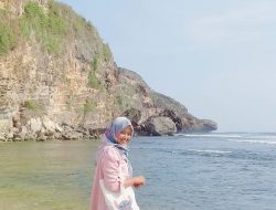 Novitasari, Saat Kuliah Mulai Buka Usaha