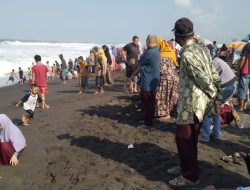 Objek Wisata Dibuka Kembali, Pantai Bocor Dipadati Pengunjung