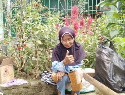 Meski Lansia, Witarsih Produktif Bekerja