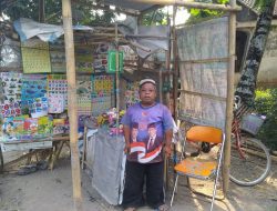 Jualan Mainan, Solihin Punya Cita-cita Beli Motor Roda Tiga