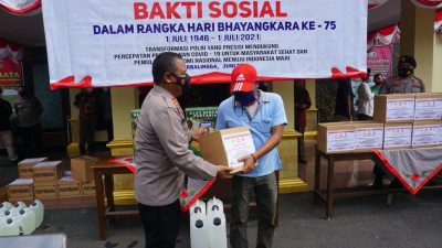 HUT Bhayangkara, Polres Purbalingga Bantu Desa dan Pesantren yang Lockdown