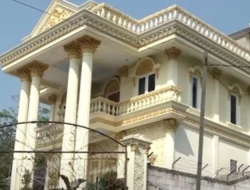 Pak Kades Punya Rumah Mewah dan Mobil Alphard