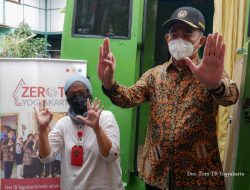 Menko PMK Tinjau Skrining TBC Aktif dengan Mobil Rontgen