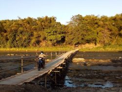 Musim Kemarau Saatnya Nyeberang Lewat Jembatan Sesek Ngentakrejo