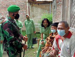 HUT TNI, Batalyon Infanteri 406/Candra Kusuma Bantu Warga Sekitar