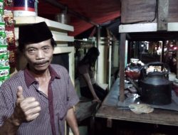 Muji Syukur; Sukses Jualan Sego Kucing Belikan Mobil Bagi Dua Anaknya