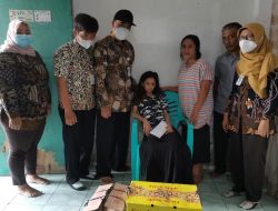 Lurah Kebumen Kunjungi Penderita Penyakit Kaki Gajah