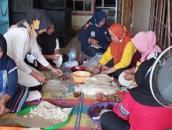 Bantu Perekonomian Keluarga, Pemdes Jetis Berdayakan Perempuan