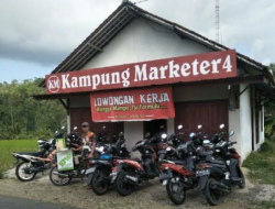 Anak Muda di Balik Kampung Marketer