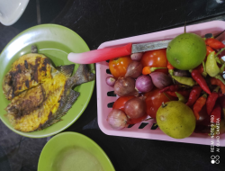 Selalu Ada Cabe Berambang Tomat dan Jeruk Nipis di Meja Makan