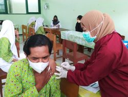 Petugas Vaksinasi Sambangi MAN 3 Kulonprogo