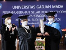 Budi Karya Sumadi Terima Anugerah Doktor Kehormatan UGM
