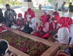 IKWI DIY Gelar Wisata Ziarah ke Makam Bung Karno