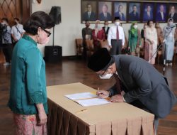 Rektor UGM Lantik Lima Wakil Rektor Baru