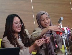Tongkat Pintar Multifungsi Berbasis Internet Untuk Lansia dan Tuna Netra
