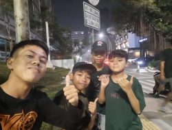 Anak-anak Makan Satu Piring Bertiga