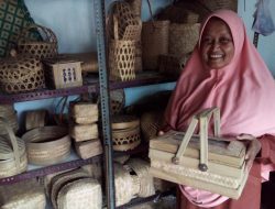 Produk Anyaman Bambu Jatimulyo Masuk Pasar Online