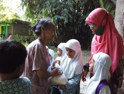 RA Masyithoh Wonobroto Distribusikan Zakat Fitrah Siswa kepada Masyarakat Sekitar