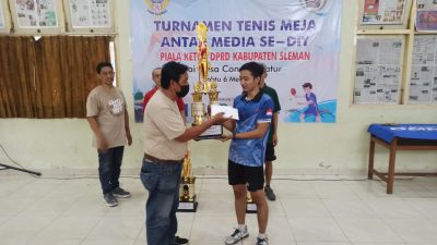 Ketua DPRD Sleman Haris Sugiharta: Turnamen Tenis Meja Pekerja Media Ajang Refreshing Wartawan