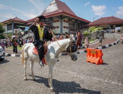 Tunaikan Nazar, Hendro Pleret Menunggang Kuda Keliling Kampus UGM
