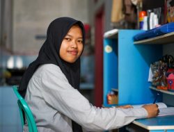 Perjuangan Noni, Mojang Priangan Masuk UGM