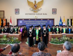 Puji Astuti Dikukuhkan Sebagai Guru Besar Farmasi UGM