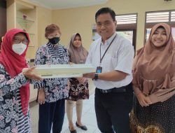 Pemkal Condongcatur Serahkan Bantuan Alat Ukur Tinggi Badan dan Berat Badan Kepada 40 Posyandu Balita