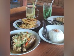 Habis Cuci Mobil Makan Siang di Bu Baha