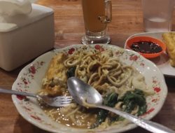 Menikmati Mie Godog dan Tahu Susu di Pojok Braga Bandung
