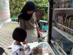 Perpustakaan Keliling Sediakan Buku Bacaan Anak Hingga Mainan Puzzle dan Lego