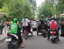 Liburan di Malioboro, Usai Nyanyikan Lagu Indonesia Raya, Wisatawan Langsung Serbu Masuk Mall