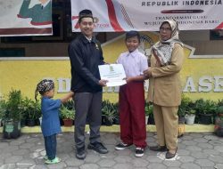 TPA Al Mujahidin Serahkan Bantuan Peduli Pendidikan kepada Anak Yatim dan Dhuafa