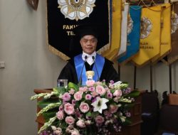 Anak Penjual Gula Jawa Raih Profesor