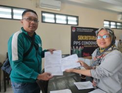 PPS Condongcatur Serahkan Undangan Pemilih kepada KPPS
