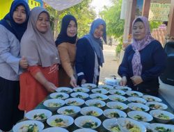 Usai Nyoblos di TPS 103 Kayen, Warga Menikmati Bakso Gratis