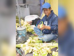 Berburu Selongsong Ketupat, Antre Bumbu Giling, dan Pengunjung Pingsan di Pasar Kolombo