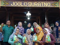 Bank Sampah Menur’45 Bagikan Tanda Kasih Minyak Goreng dan Sabun Cuci Piring