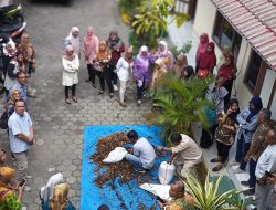 KPSM dan KWT di Kalurahan Condongcatur Ikuti Sosialisasi Pengelolaan Sampah Organik