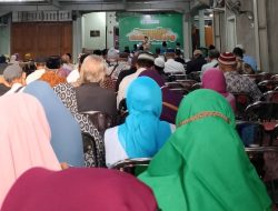 Ustadz Ikhwan: Pengin Bahagia, Bahagiakan Orang Lain