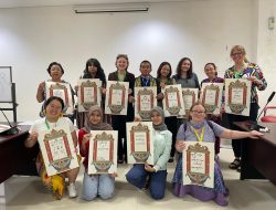 Seniman Kaligrafi Internasional Ajarkan Seni Menulis Kaligrafi