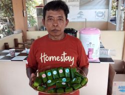 Memasak Lemper Gurih Ala Pak Sum