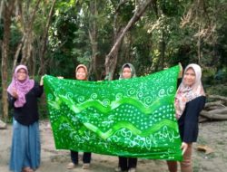 Kelompok Mahasiswa UTY Prakarsai Workshop Batik Ciprat Lele di Green Kayen